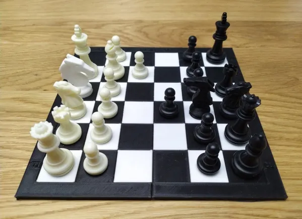 Critter Mate Chess - шахматы с фантастическими тварями.